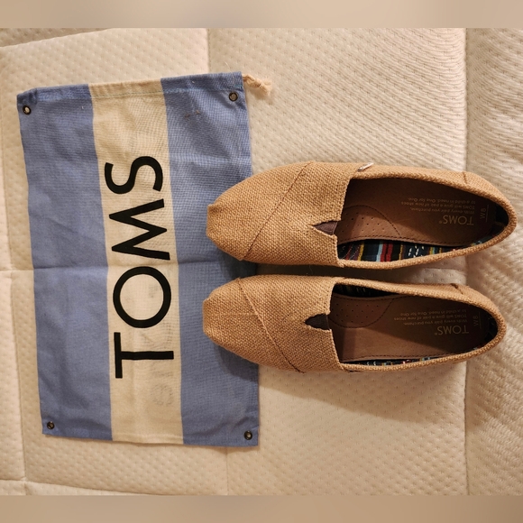 TOMS Beige Alparata Slip-on Flats - Picture 2 of 5